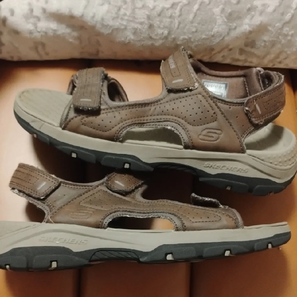 Skechers Tan Open-Toe Sandals size 9
